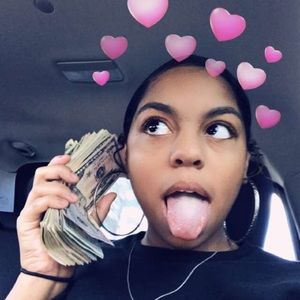 Meet your Posher, Mia